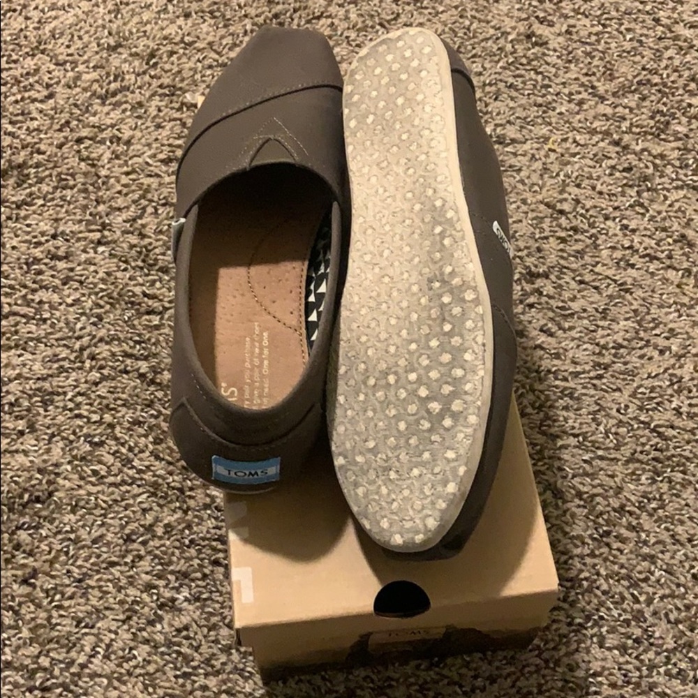 Toms - Picture 5 of 5